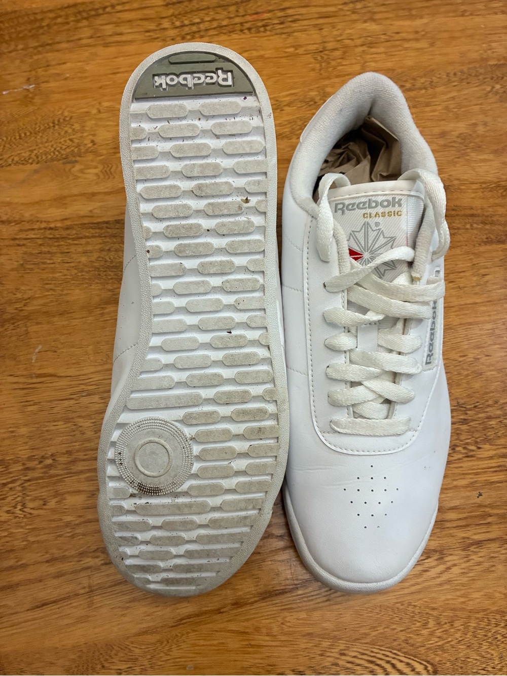 Vintage 80s-90s Reebok White Leather women’s Classic Sneakers with Red Accent - Picture 4 of 6